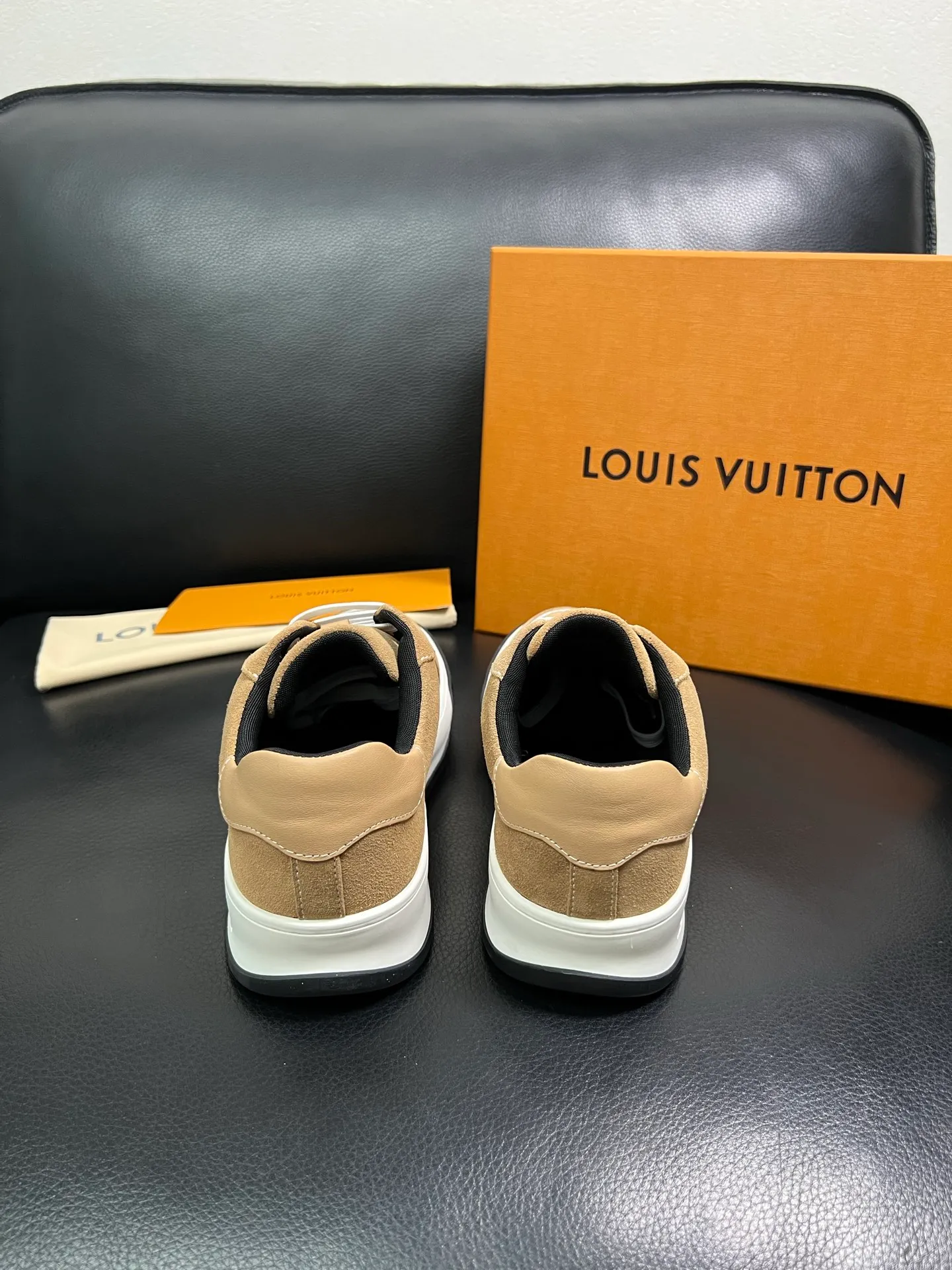 Men's shoes 💰740 Lv top purchase Louis Vuitton, counter synchronization, uppers imported from Italy cowhide, imported mesh padding soft and comfortable, soles: original soles specially provided by the original factory, T men's shoes 💰U exclusive movable molded soles super comfortable, original factory and single goods, high quality, welcome to compare, code number 39-44 (customized 38-45) 85858